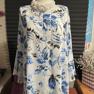 Avenue bell sleeve 100% Polyester floral leaf pattern blouse size 18/20